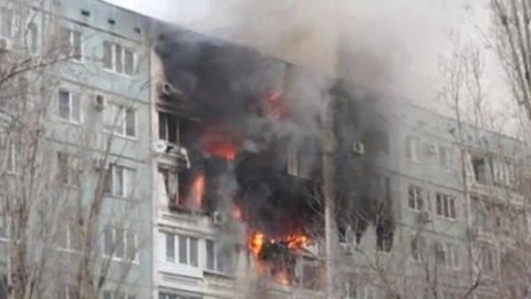 Yaşayış binasında yanğın - Zəhərlənən var