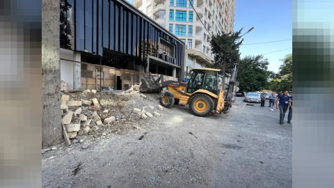 “Metropark”ın yanında səki zəbt edildi - İcra Hakimiyyəti sökdürdü