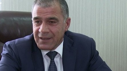 Məmurun "dələduz" oğluna bəraət verildi
