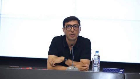Nazir federasiya nümayəndələri ilə görüşdü