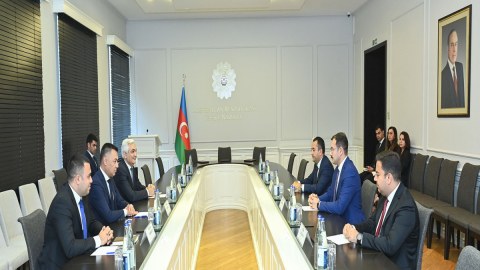 Azad edilən ərazilərdə təhsil müəssisələrinə 1000 kompüter ianə edidi