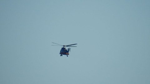 Yanğınla mübarizə aparan helikopter dənizə düşdü 