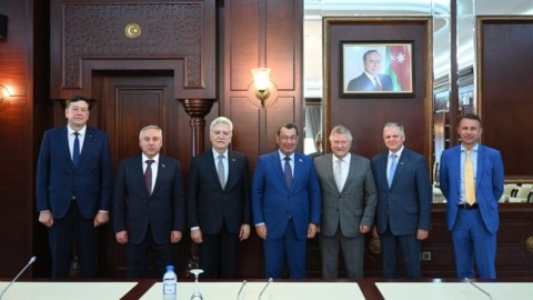 Parlamendə Latviya-Azərbaycan əlaqələri müzakirə edildi