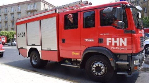 Bakıda yaşayış binasında TƏHLÜKƏ