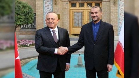 Çavuşoğlu iranlı həmkarı ilə müzakirə apardı