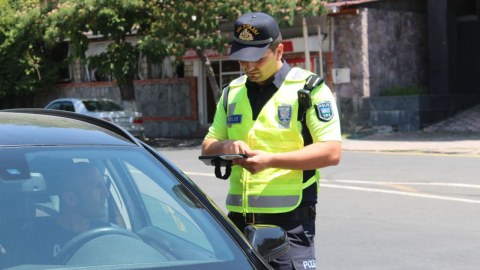 Qaydaları pozan sürücülər cərimələndi