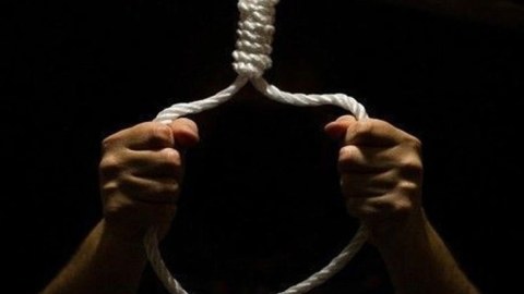 35 yaşlı qadın özünü asdı 