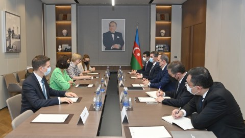 Ceyhun Bayramov Almaniya parlamentinin vitse-prezidenti ilə görüşdü