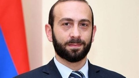 Mirzoyan Polşaya gedir