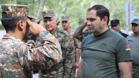Ermənistanın müdafiə naziri yenə Azərbaycanla sərhədə gəldi