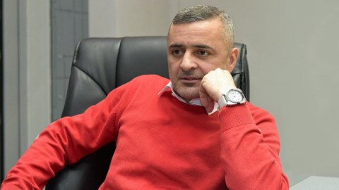 Əməkdar artistin ölkədən çıxışına qadağa qoyuldu