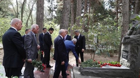 Media nümayəndələri Zərdabinin məzarını ziyarət ediblər