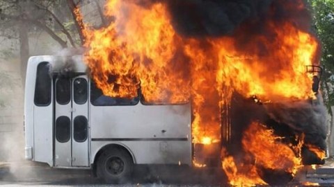 Bakıda avtobus yandı