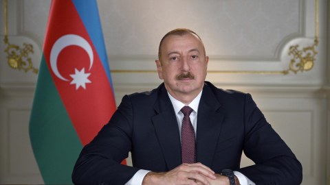 Prezident jurnalistləri təbrik etdi