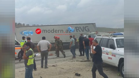 Quba yolunda ağır qəza - Ölənlər var - FOTO