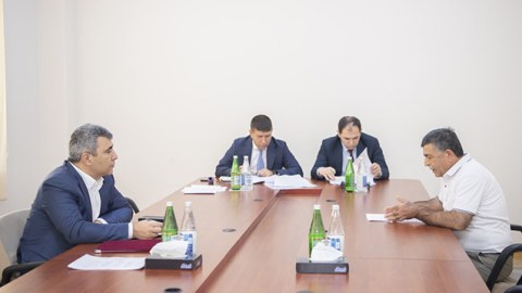 Nazir vətəndaşları qəbul etdi