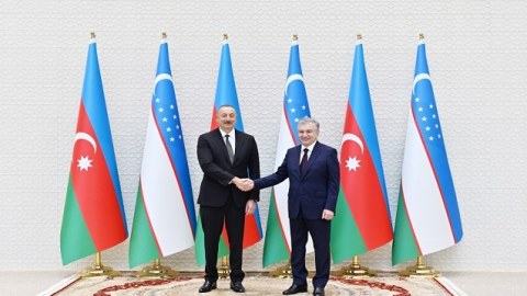 İlham Əliyev Mirziyoyevi təbrik etdi