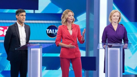 Debat zamanı aparıcının ürəyi getdi - VİDEO