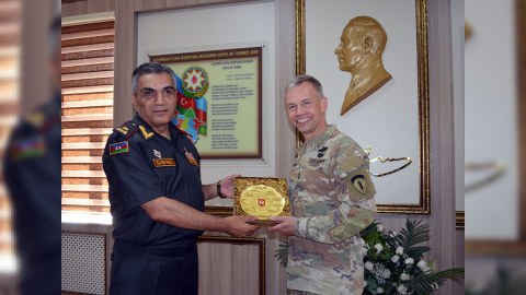 ABŞ generalı Azərbaycanda hərbi hissədə olub - FOTO