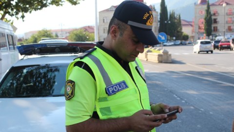 Piyada keçidindən istifadə etməyənlər cərimələndi