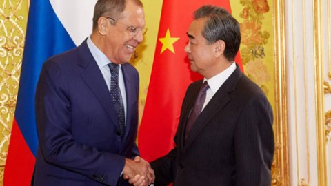 Lavrov çinli həmkarı ilə Ukraynanı müzakirə etdi 