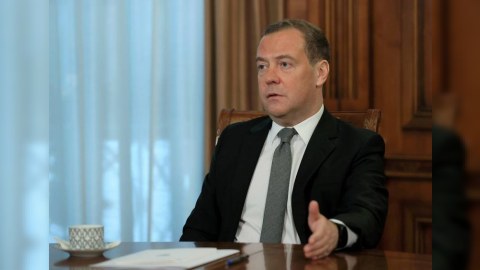 Rusiya Finlandiya və İsveçə cavab verəcək - Medvedev
