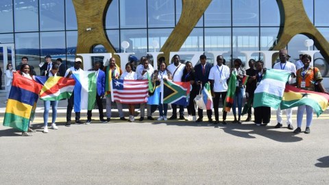 60-a yaxın ölkənin gəncləri Şuşaya gedir - FOTO