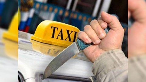 Taksidə 3 nəfər bıçaqla hədələndi