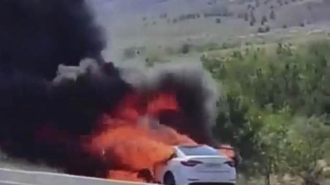 Şamaxı yolunda “Hyundai” yandı