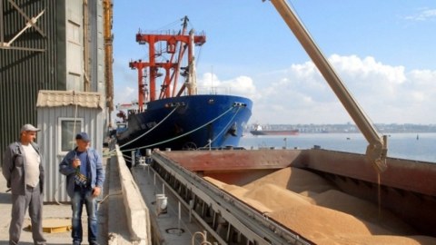 Odessa limanlarında 16 gəmi yola düşməyi gözləyir