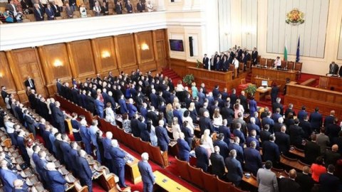 Bolqarıstan prezidenti parlamenti buraxdı