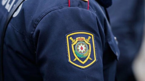 Polis məhkəmədə hakimi söydü - Cəzası artırıldı