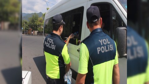 Polis istiyə düşən vətəndaşlara kömək etdi - FOTO