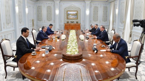 Mirziyoyev azərbaycanlı nazirlərlə görüşdü - FOTO
