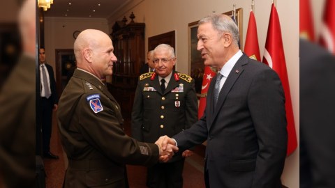 Akar NATO generalı ilə qapalı görüş keçirdi