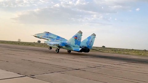 Döyüş təyyarələri və helikopterlər havaya qaldırıldı - VİDEO