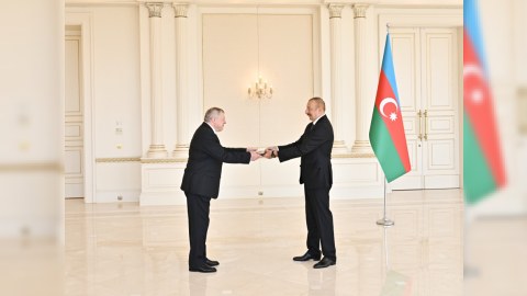 İlham Əliyev yeni səfirləri qəbul etdi - YENİLƏNİB