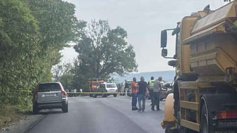 Turistləri daşıyan avtobus qəzaya düşdü - Ölənlər var
