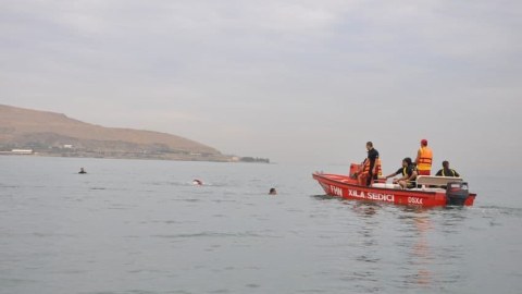 Dənizdə batan 8 nəfər xilas edildi