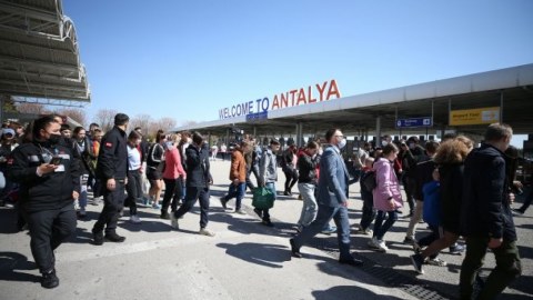 220 mindən çox ukraynalı Türkiyəyə sığınıb