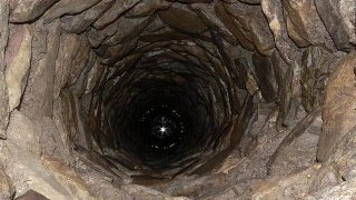 Azyaşlı su quyusuna düşdü 