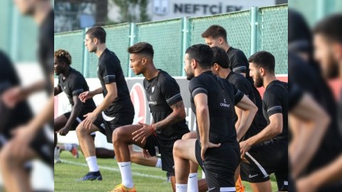 “Neftçi” “Rapid”lə cavab oyununa hazırlaşır
