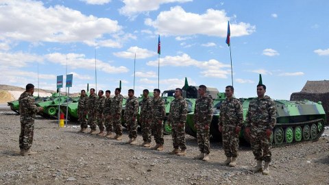 Silah və hərbi texnikaya baxış keçirildi - FOTOLAR