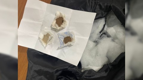 Həbsdəki qardaşına görə özü də saxlanıldı 