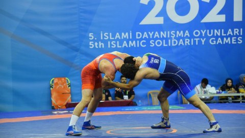 Güləşçimiz Konyada gümüş medal qazandı