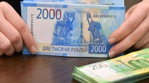 Ruslar milyardlarla dolları ölkədən çıxarır