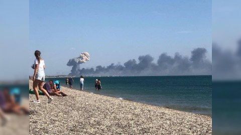 Krımda rusların 4 silah anbarı partladılıb, 8 təyyarəsi məhv edilib