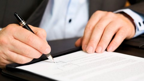 Əmək müqavilələrinin sayı 1,6 milyona çatıb