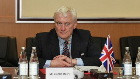 Britaniyalı nazir Azərbaycan səfirliyinə hücumu PİSLƏDİ