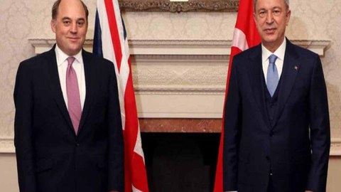 Hulusi Akar britaniyalı həmkarı ilə danışıqlar apardı 